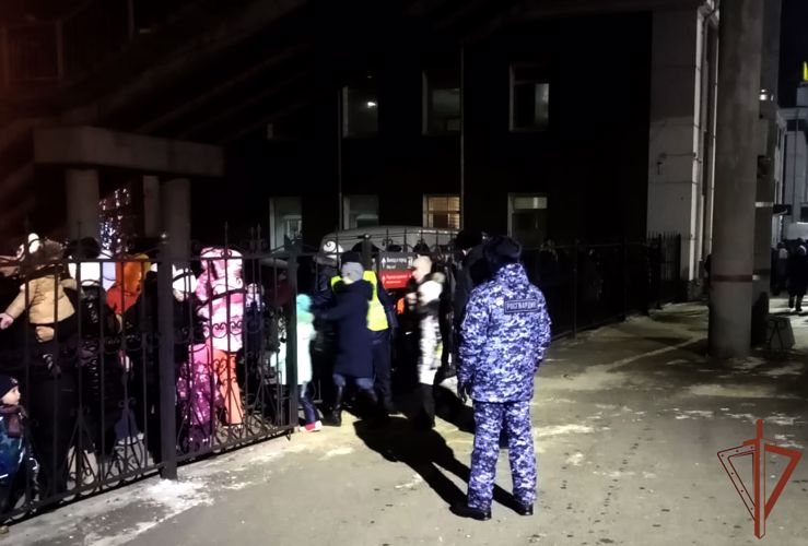 Росгвардия обеспечила безопасность поезда Деда Мороза в Зауралье