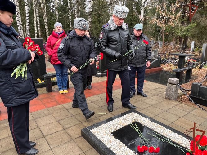 Память сотрудников и военнослужащих, погибших при исполнении служебного долга, почтили в Центральном округе Росгвардии  