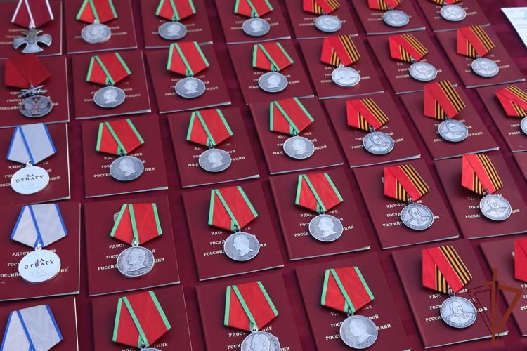 В Архангельске вручили государственные награды отличившимся в спецоперации росгвардейцам (видео)