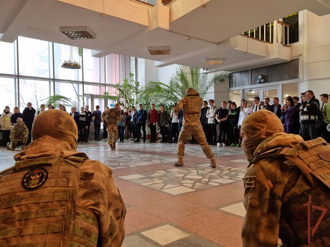 Росгвардейцы проводят встречи с допризывной молодежью в Сибири 