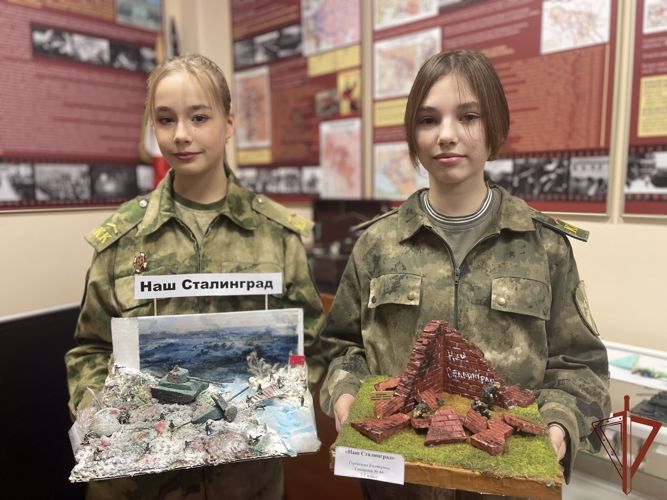Школьники из Иркутска поддержали акцию Росгвардии и подготовили для ветеранов войны творческие подарки