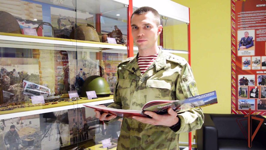 Росгвардейцы на Ямале поддержали всероссийскую патриотическую акцию «Читаем Сараева» (видео)