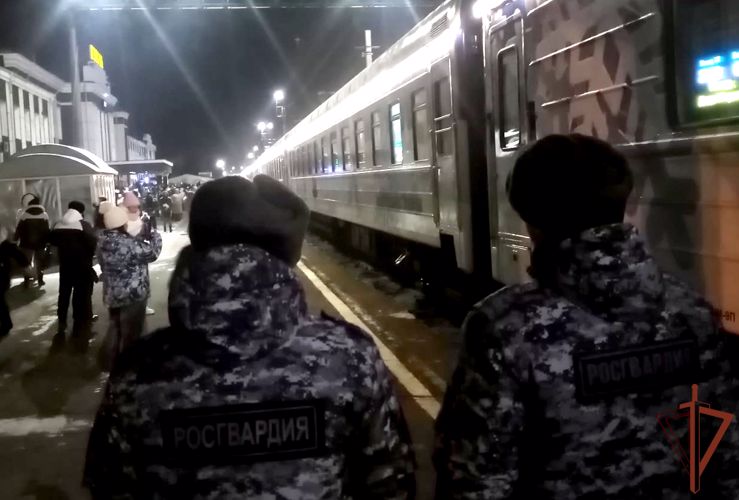 Росгвардия обеспечила безопасность поезда Деда Мороза в Зауралье