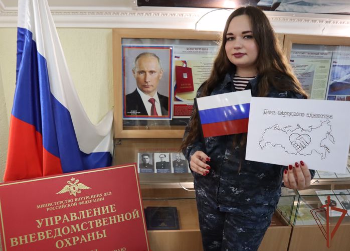 Необычную тематическую акцию провели сотрудники Росгвардии в Ставрополе ко Дню народного единства России