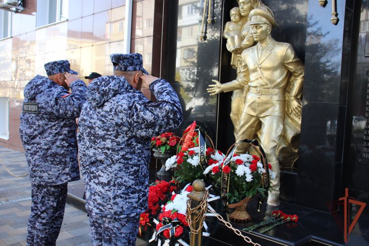 На Северном Кавказе прошли мероприятия, посвященные Дню памяти погибших при выполнении служебных обязанностей