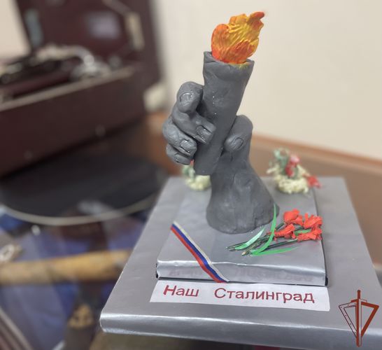 Школьники из Иркутска поддержали акцию Росгвардии и подготовили для ветеранов войны творческие подарки