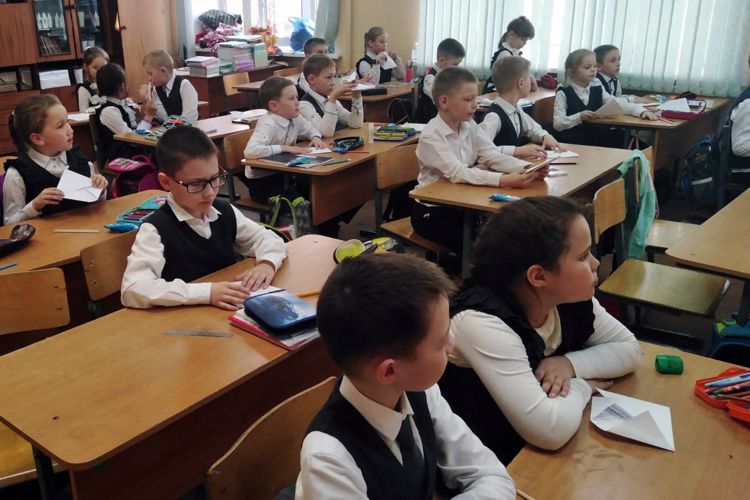 Кадеты "Гвардейской смены" из  Ижевска написали письма для росгвардейцев