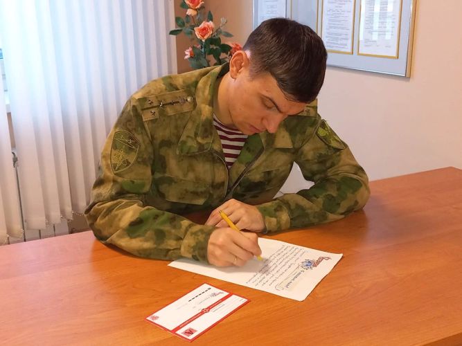 Мам с праздником поздравила Росгвардия на Урале 