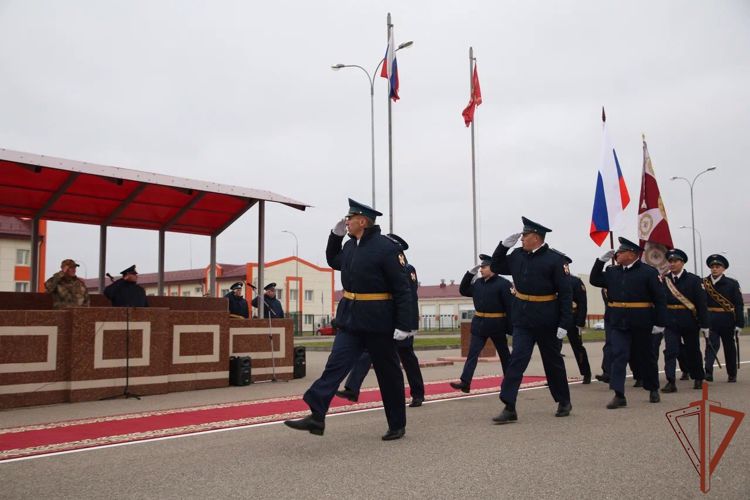 Воинским частям Северо-Кавказского округа Росгвардии вручены боевые знамена нового образца
