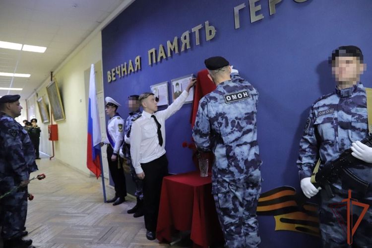 Память погибшего бойца Росгвардии увековечили в Перми