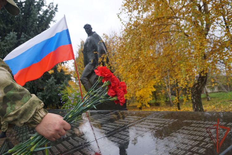Росгвардейцы восстановили памятник погибшим в годы Великой Отечественной войны