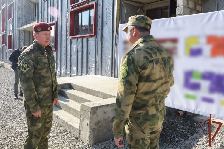 Директор Росгвардии проверил ход строительства объекта на территории военного городка в Адлерском районе