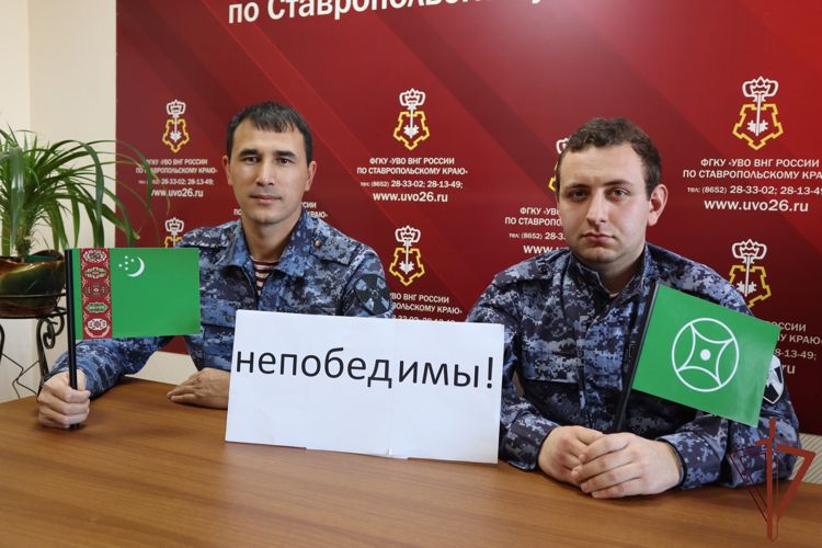 Необычную тематическую акцию провели сотрудники Росгвардии в Ставрополе ко Дню народного единства России