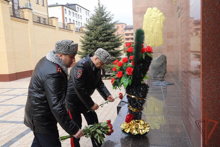 На Северном Кавказе прошли мероприятия, посвященные Дню памяти погибших при выполнении служебных обязанностей