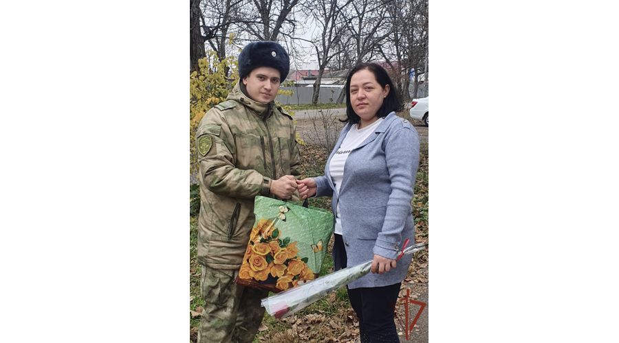 Военнослужащие Северо-Кавказского округа Росгвардии навестили семьи погибших сослуживцев