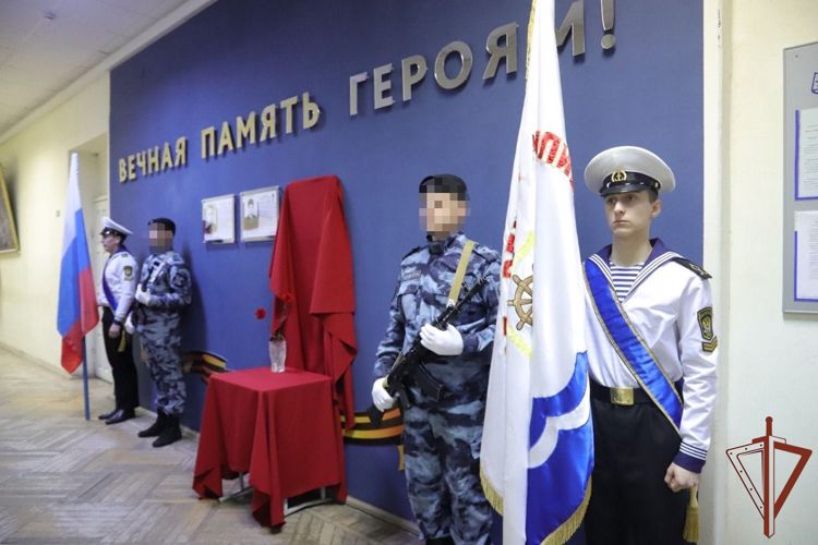 Память погибшего бойца Росгвардии увековечили в Перми