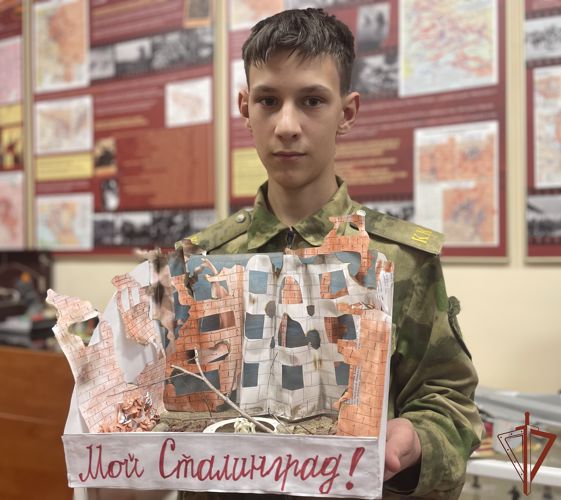Школьники из Иркутска поддержали акцию Росгвардии и подготовили для ветеранов войны творческие подарки