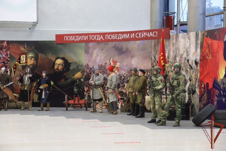 Командующий Сибирским округом  вручил госнаграды росгвардейцам - участникам спецоперации 