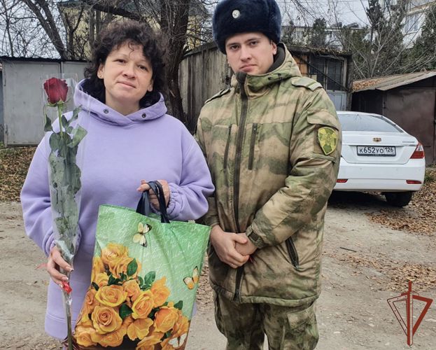 Военнослужащие Северо-Кавказского округа Росгвардии навестили семьи погибших сослуживцев