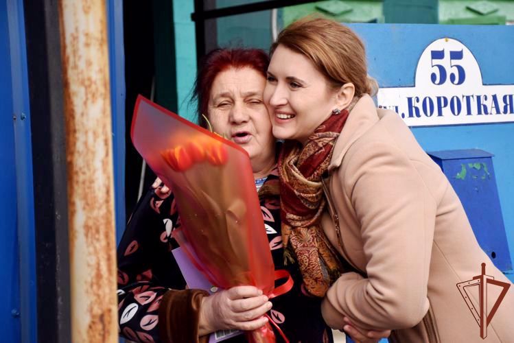 В Адыгее сотрудники Росгвардии навестили родственников погибших сослуживцев