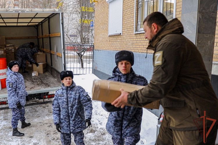 Росгвардейцы в Москве приняли участие в сборе гуманитарной помощи (видео)