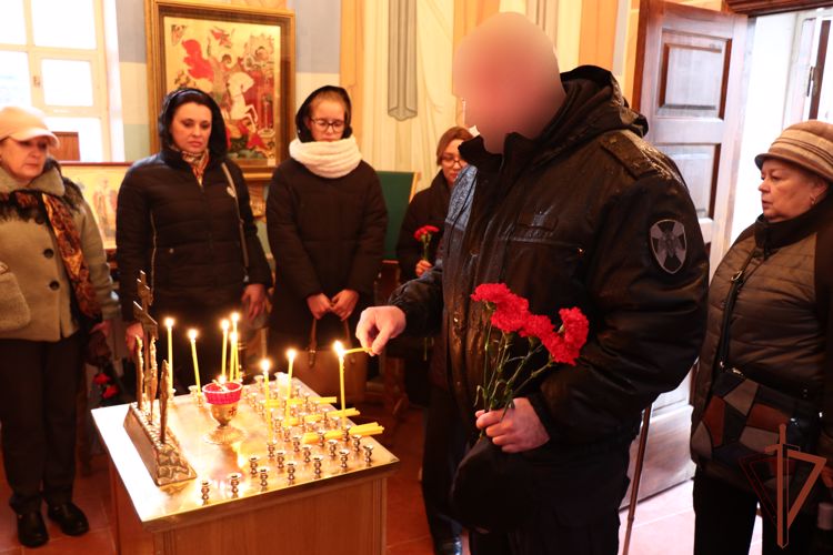 Память сотрудников и военнослужащих, погибших при исполнении служебного долга, почтили в Центральном округе Росгвардии  