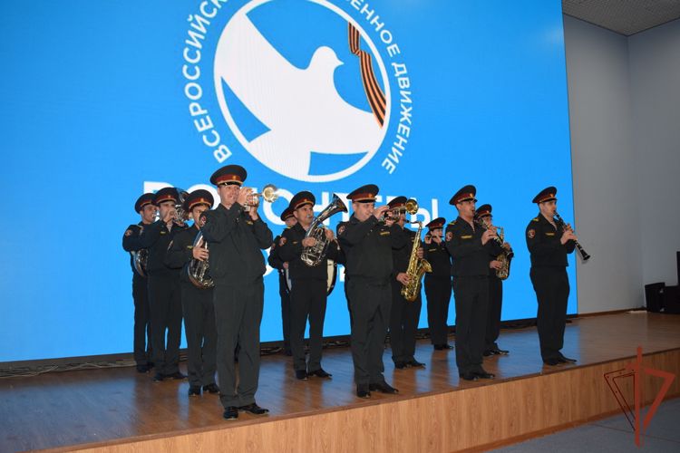 В Дагестане росгвардейцы поздравили представителей движения «Волонтеры Победы» с годовщиной со дня образования