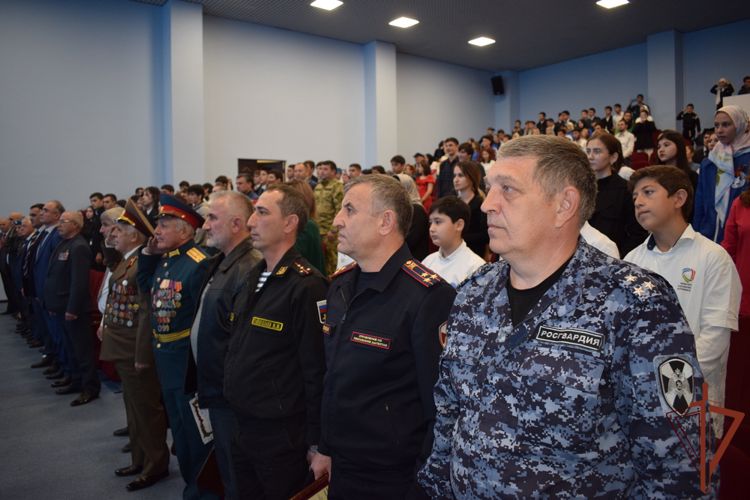 В Дагестане росгвардейцы поздравили представителей движения «Волонтеры Победы» с годовщиной со дня образования
