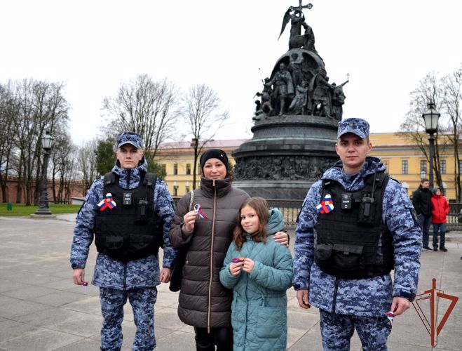 Новгородские росгвардейцы провели патриотическую акцию, посвященную Дню народного единства