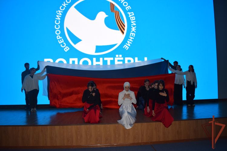 В Дагестане росгвардейцы поздравили представителей движения «Волонтеры Победы» с годовщиной со дня образования