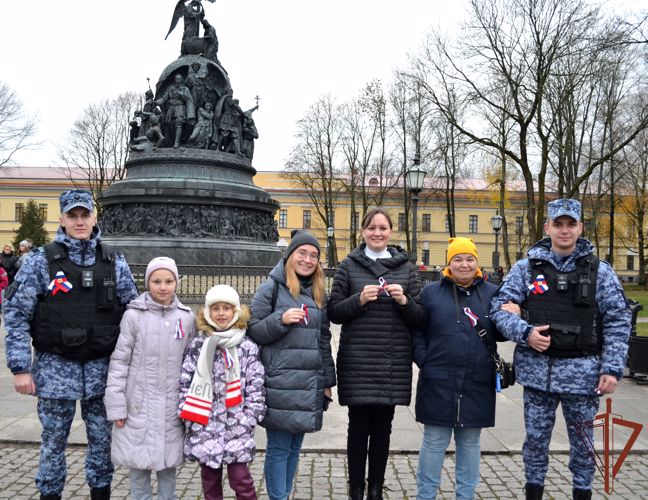 Новгородские росгвардейцы провели патриотическую акцию, посвященную Дню народного единства