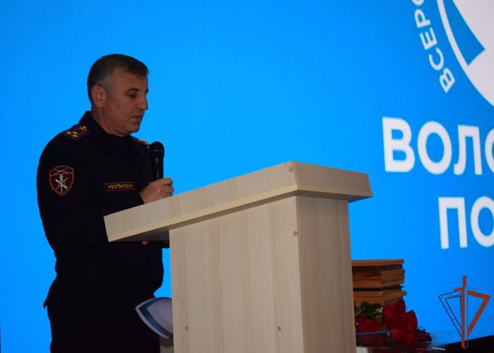В Дагестане росгвардейцы поздравили представителей движения «Волонтеры Победы» с годовщиной со дня образования