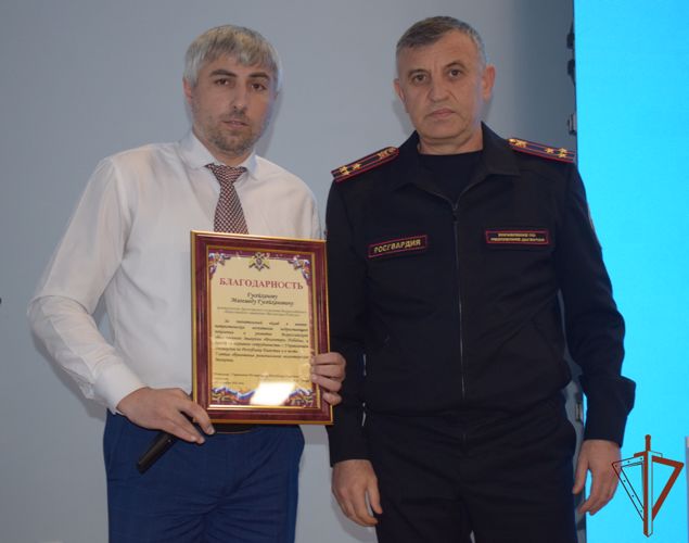 В Дагестане росгвардейцы поздравили представителей движения «Волонтеры Победы» с годовщиной со дня образования