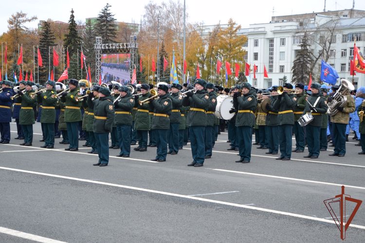 Военнослужащие Росгвардии приняли участие в Параде памяти «Дорогой Победы» в Самаре 
