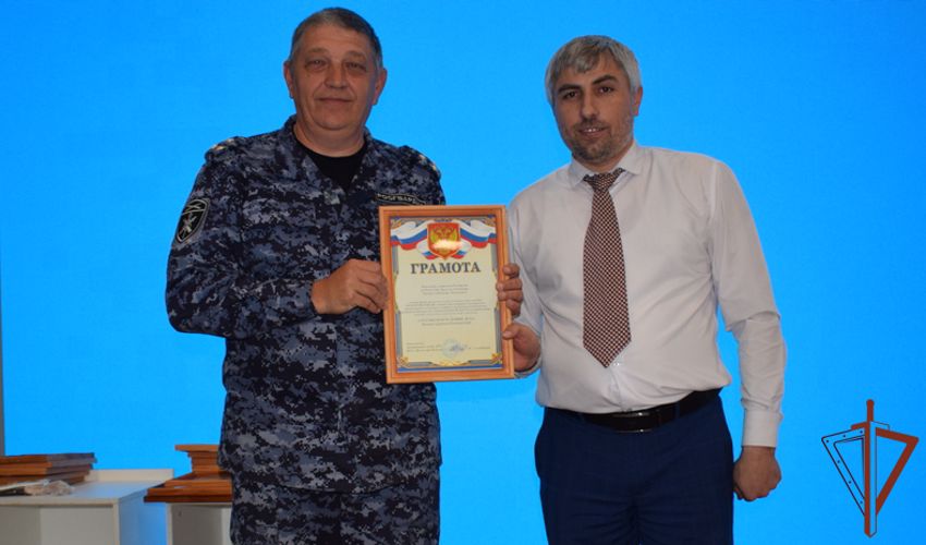 В Дагестане росгвардейцы поздравили представителей движения «Волонтеры Победы» с годовщиной со дня образования