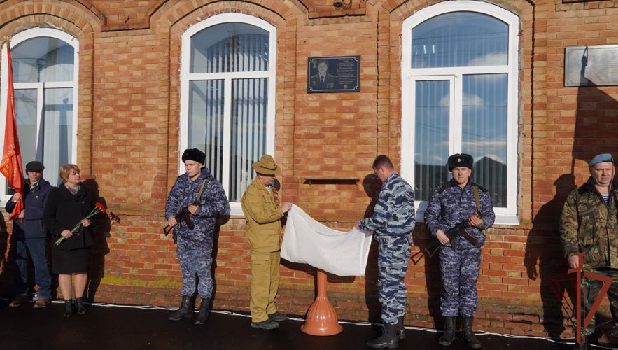 Память росгвардейцев-участников спецоперации увековечена в Саратовской области  