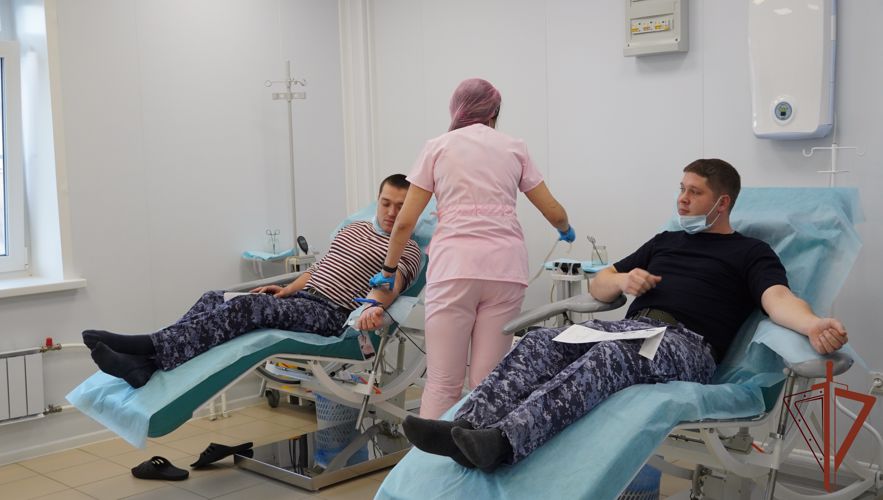 Росгвардейцы пополнили банк крови медучреждений Саратова