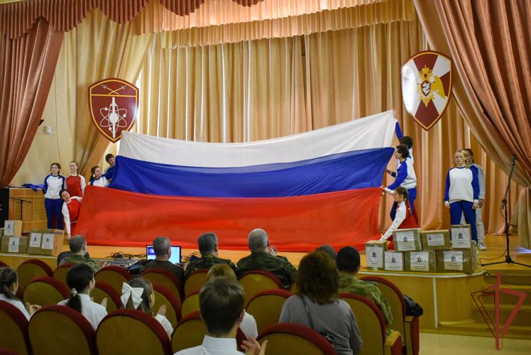 Военный оркестр Росгвардии выступил перед мобилизованными уральцами
