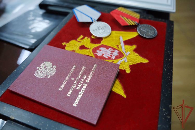Участникам спецоперации из Восточного округа Росгвардии вручили государственные награды