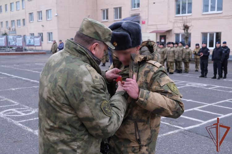 Военнослужащим и сотрудникам Центрального округа Росгвардии вручили государственные награды 
