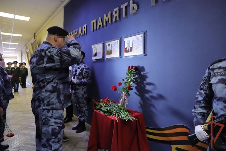 Память погибшего бойца Росгвардии увековечили в Перми