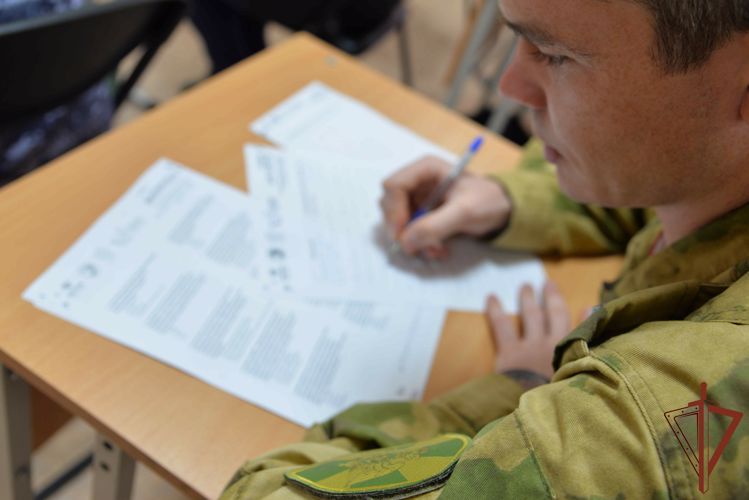 В Уральском округе росгвардейцы присоединились к международной просветительской акции «Большой этнографический диктант» (видео)