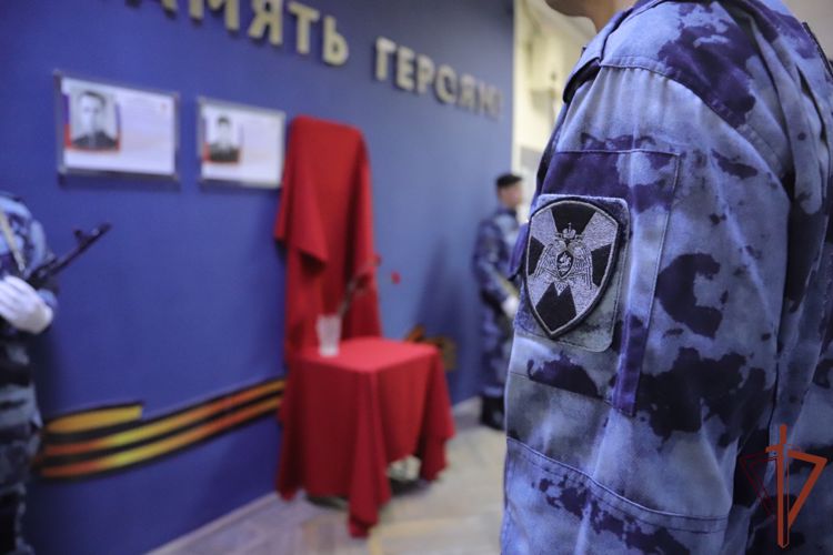 Память погибшего бойца Росгвардии увековечили в Перми