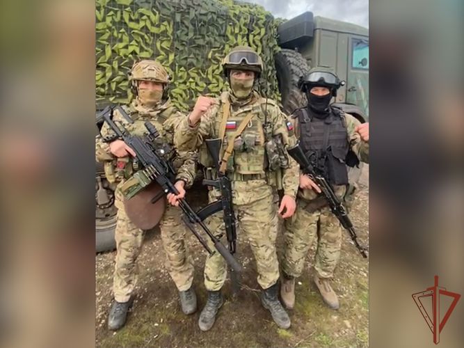 Школьников из Хакасии росгвардейцы - участники СВО поблагодарили за письма поддержки (видео)