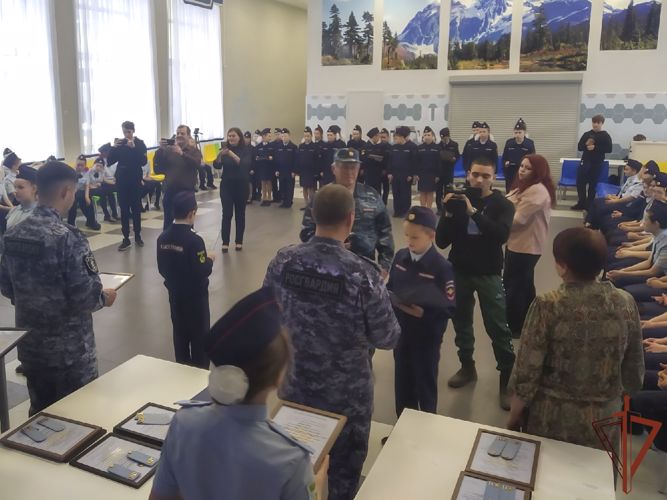 Патриотические мероприятия и мастер-классы с участием Росгвардии проходят для юных жителей Сибири 