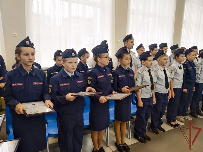 Патриотические мероприятия и мастер-классы с участием Росгвардии проходят для юных жителей Сибири 