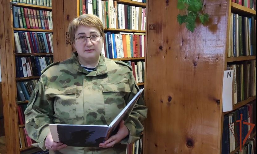 К патриотической акции «Читаем Сараева» присоединились росгвардейцы из Мурманской области