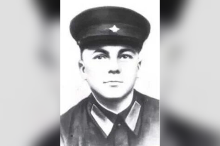 В ноябре 1942 года командир взвода 276-го полка внутренних войск НКВД младший лейтенант Пётр Гужвин закрыл своим телом амбразуру вражеского дзота