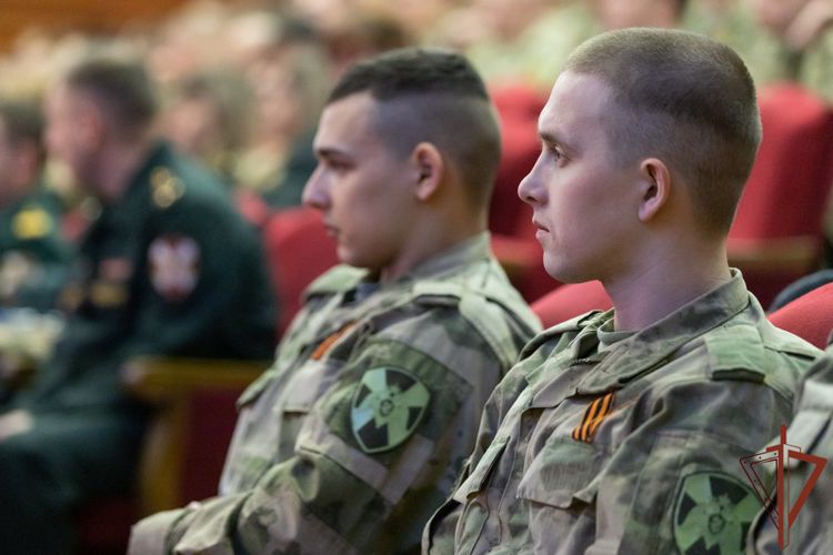 В Росгвардии состоялась встреча с народным артистом России Дмитрием Харатьяном  