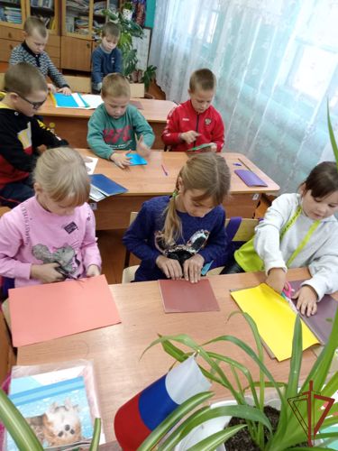 Школьники из Омской области поддержали росгвардейцев-участников СВО письмами и красочными рисунками